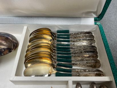 Ménagère de couverts en métal argenté style...