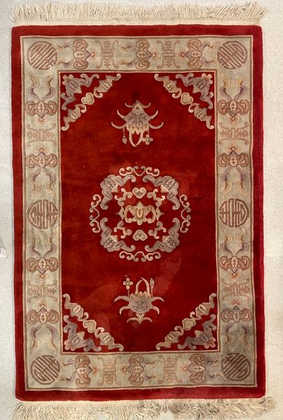 Asie. 
Tapis. 
200 x 123 cm.