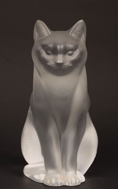 LALIQUE France.
Chat assis 
Sculpture en...