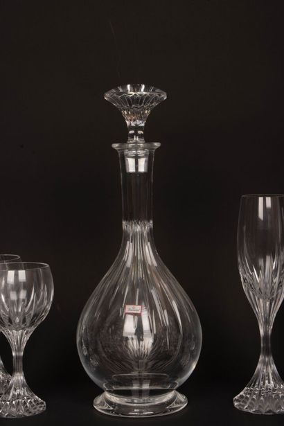BACCARAT Masséna model. 
49 pieces
-Carafe....