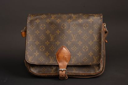 LOUIS VUITTON
Cartridge bag in monogram canvas...