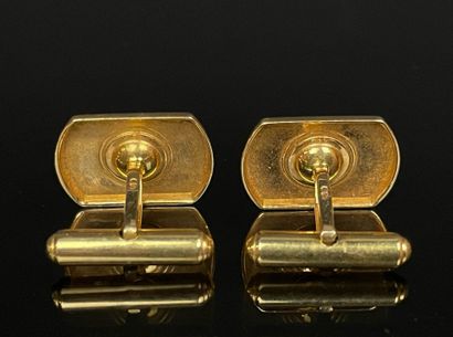 Pair of gold cufflinks.
750°/00 gold.
18...