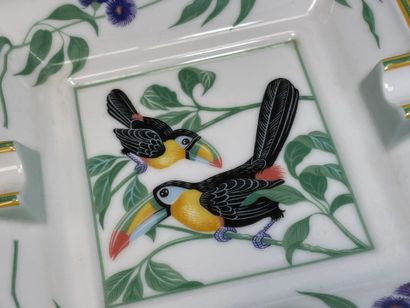 HERMÈS Paris. 
Toucan model - Porcelain ashtray....