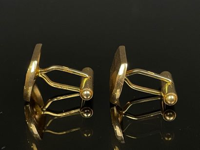 Pair of gold cufflinks.
750°/00 gold.
18...