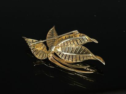 Gold leaf brooch.
750°/00 gold.
6 x 4 cm.
weight:...