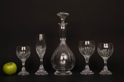 BACCARAT Masséna model. 
49 pieces
-Carafe....