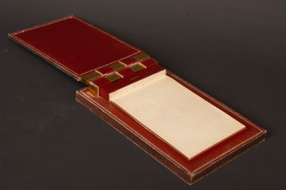HERMÈS Paris. 
Notepad in burgundy box and...