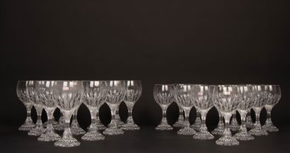 BACCARAT Masséna model. 
49 pieces
-Carafe....