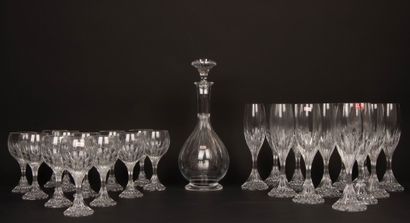 BACCARAT Masséna model. 
49 pieces
-Carafe....