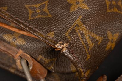 LOUIS VUITTON
Cartridge bag in monogram canvas...