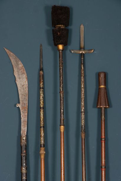 JAPON - Collection de cinq lances. 
XIX°...