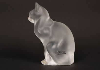 LALIQUE France.
Chat assis 
Sculpture en...