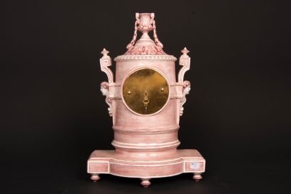 GIEN
Pendule borne en faïence à décor en...