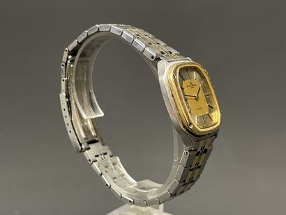 Baume & Mercier. 
Ladies' watch in steel...