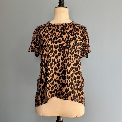LOUIS VUITTON 
Navy blue T-shirt, 100% cotton,...