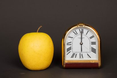 CARTIER Desk clock, gilt metal and burgundy...