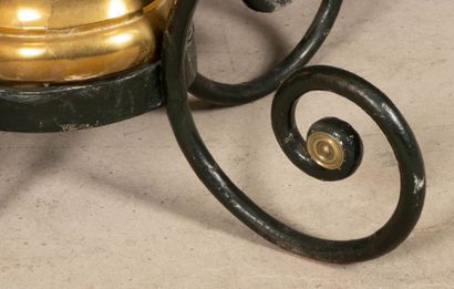 Brass brazier on wrought-iron base. 
71 x...