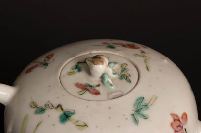 Théière en porcelaine de Chine et support...
