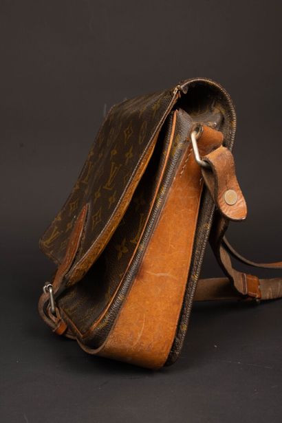 LOUIS VUITTON
Cartridge bag in monogram canvas...