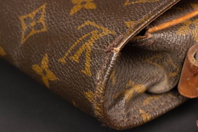 LOUIS VUITTON
Cartridge bag in monogram canvas...