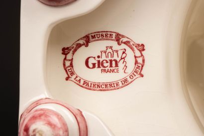 GIEN
Pendule borne en faïence à décor en...