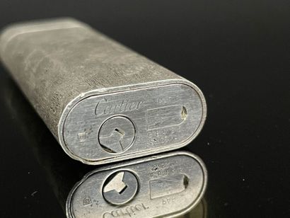 CARTIER Lighter with stone and gas refills
Warranty...