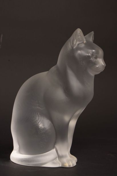 LALIQUE France.
Chat assis 
Sculpture en...
