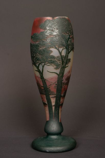 Camille TRUTIE de VARREUX dit DEVEZ (1872-1942)
Vase...