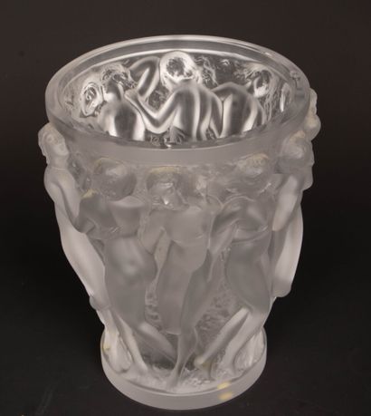 LALIQUE France. 
Vase modèle 