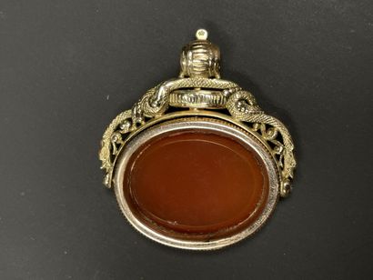 Gold and carnelian pendant.
750°/00 gold
4.3...