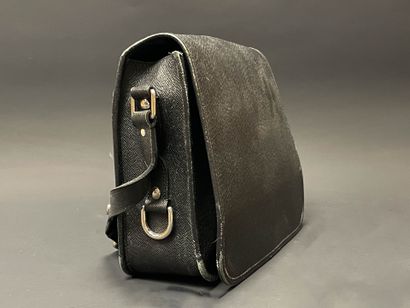 Louis VUITTON 
Mixed shoulder bag in black...