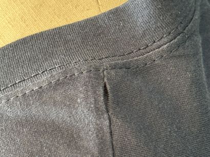 LOUIS VUITTON 
Navy blue T-shirt, 100% cotton,...