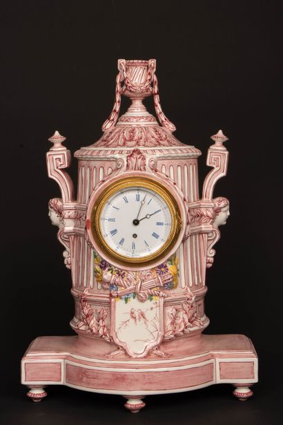 GIEN
Pendule borne en faïence à décor en...