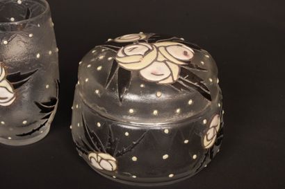 DELATTE NANCY.
Belle garniture de toilette...
