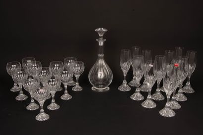 BACCARAT Masséna model. 
49 pieces
-Carafe....