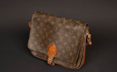 LOUIS VUITTON
Cartridge bag in monogram canvas...