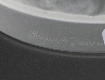 LALIQUE France. 
Vase modèle 