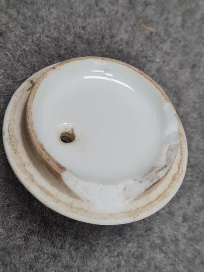 Théière en porcelaine de Chine et support...