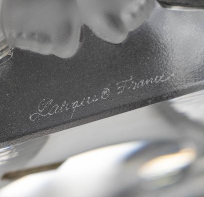 LALIQUE France.
Paire de serre-livres 