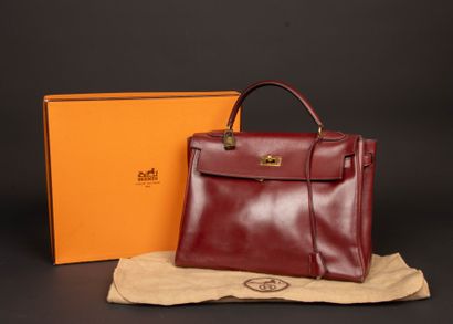 HERMÈS Paris. 
32cm Kelly Sellier bag in...