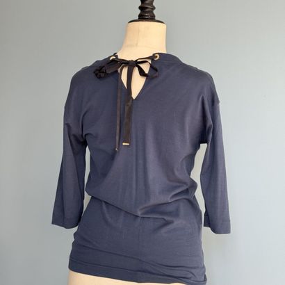 LOUIS VUITTON 
Navy blue T-shirt, 100% cotton,...