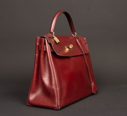 HERMÈS Paris. 
32cm Kelly Sellier bag in...