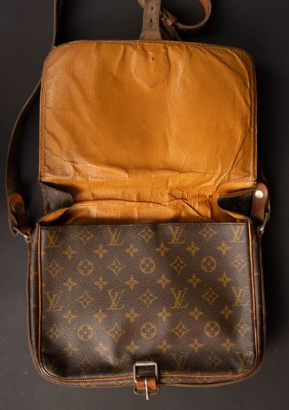 LOUIS VUITTON
Cartridge bag in monogram canvas...