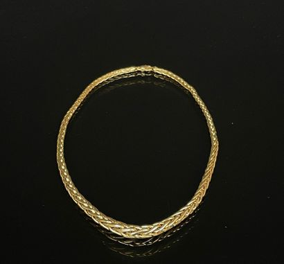 Gold necklace with falling ears of corn.
750°/00...
