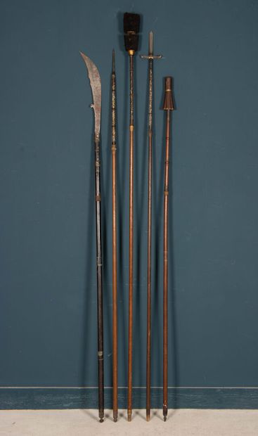 JAPON - Collection de cinq lances. 
XIX°...