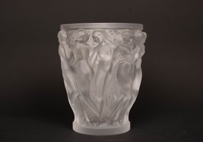 LALIQUE France. 
Vase modèle 