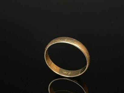 Gold wedding ring .
750°/00 gold
TDD 64 
Weight:...