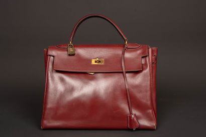 HERMÈS Paris. 
32cm Kelly Sellier bag in...