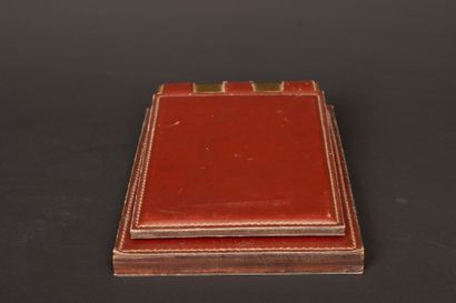 HERMÈS Paris. 
Notepad in burgundy box and...