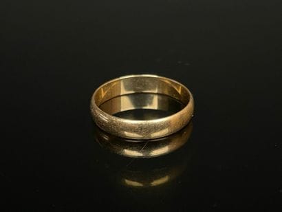 Gold wedding ring .
750°/00 gold
TDD 64 
Weight:...